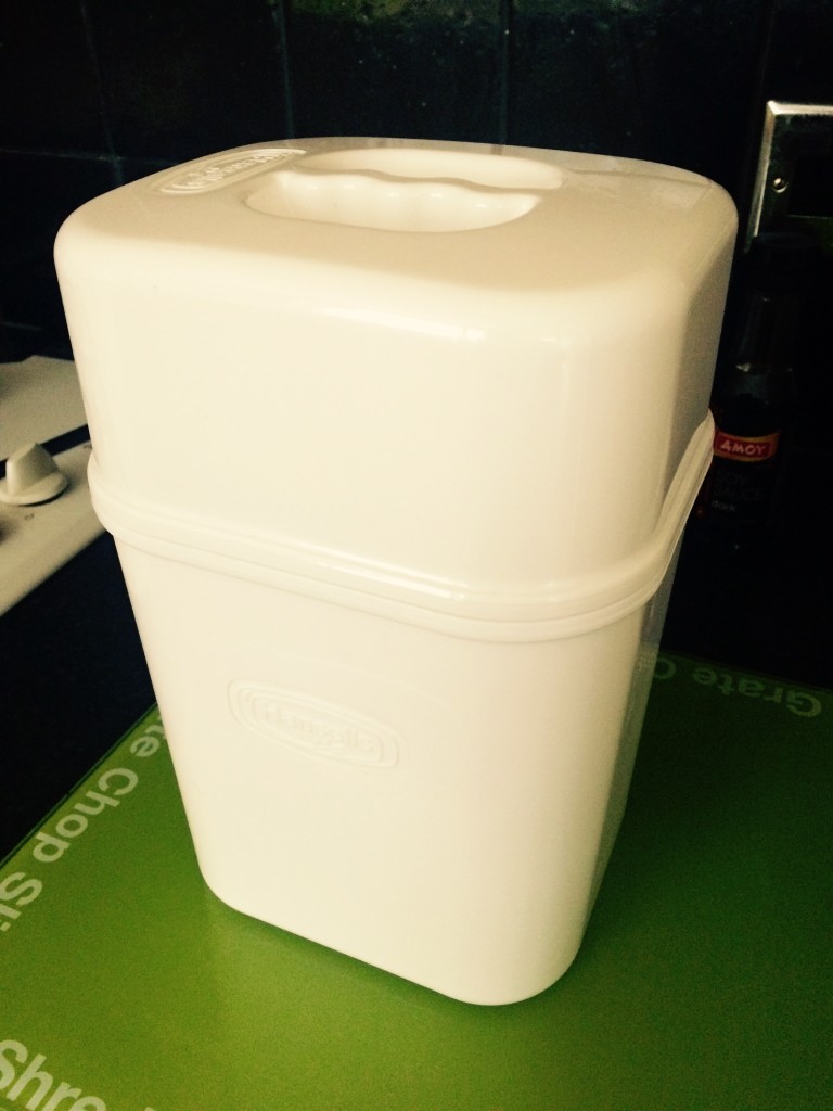 A white plastic yoghurt maker