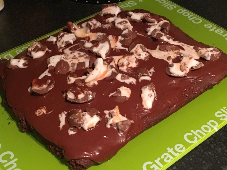 Creme Egg traybake cake