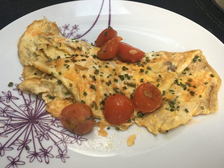 Cheese and chive omelette with tomatoes