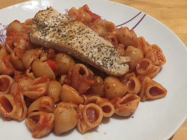 Spicy roasted red pepper pasta