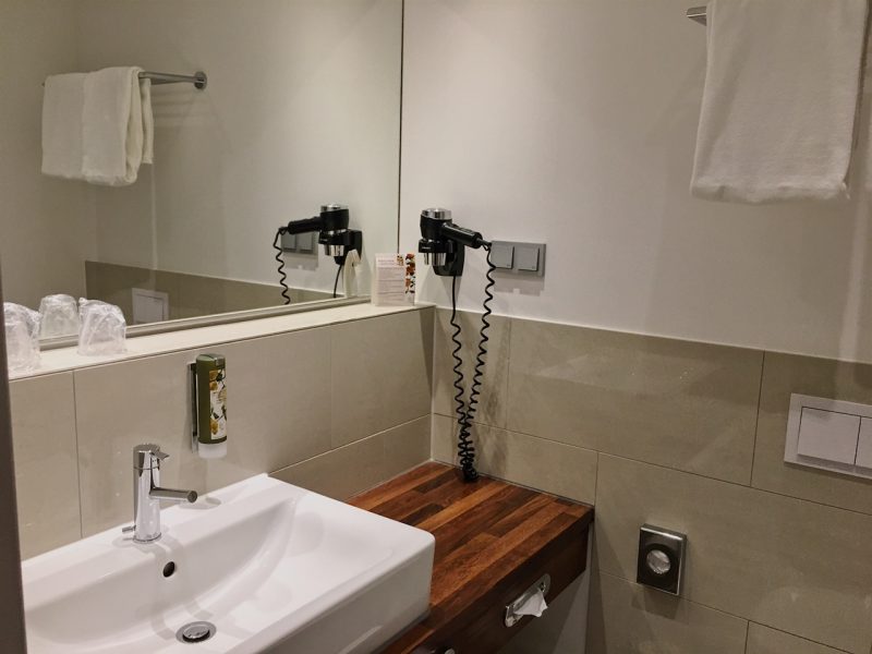 Hamburg hotels - Heikotel Hotel Am Stadtpark: Bathroom