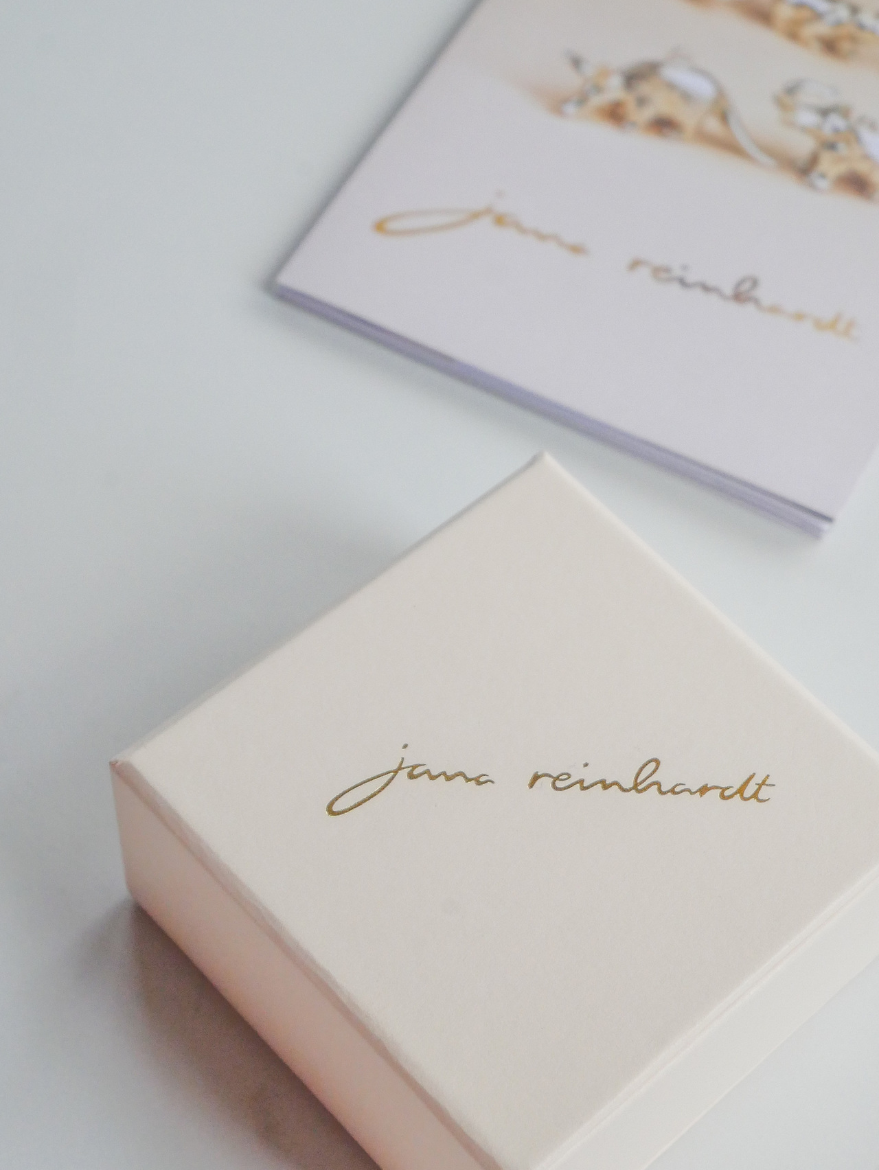 Elephant necklace presentation box
