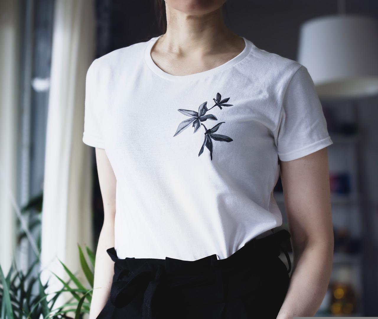 White t-shirt with flower logo