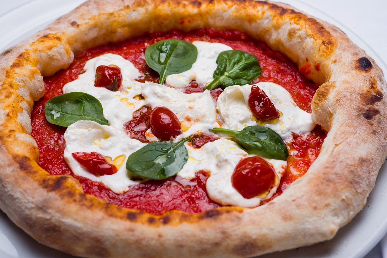 Pizza topped with mozzarella, tomatoes and basil